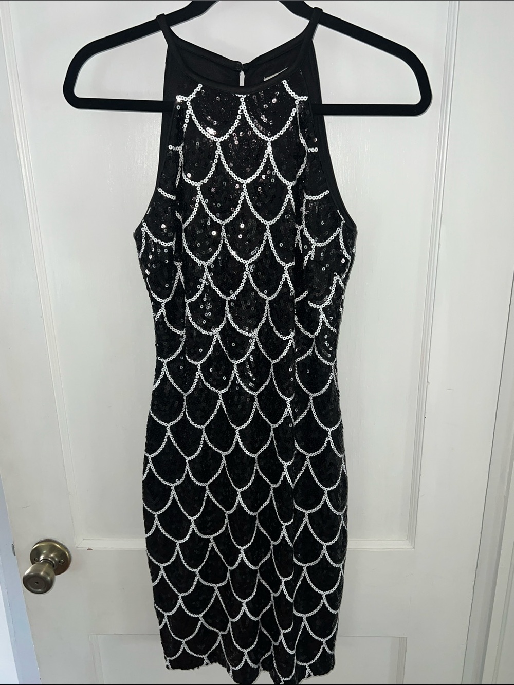 Caché Y2K Black & White Scalloped Sequin Halter Cocktail Party Dress Sz 4